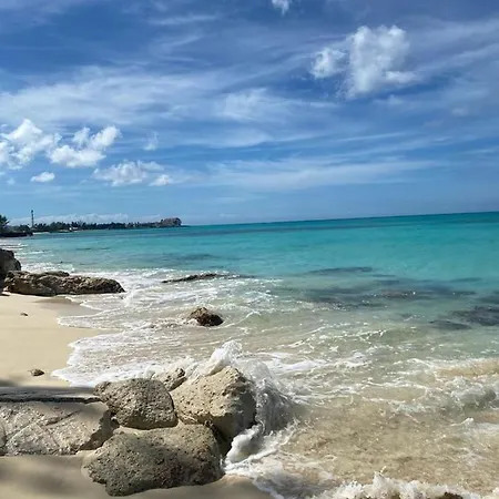 Cozy Beach Townhouse-Shared Space- Cash Only